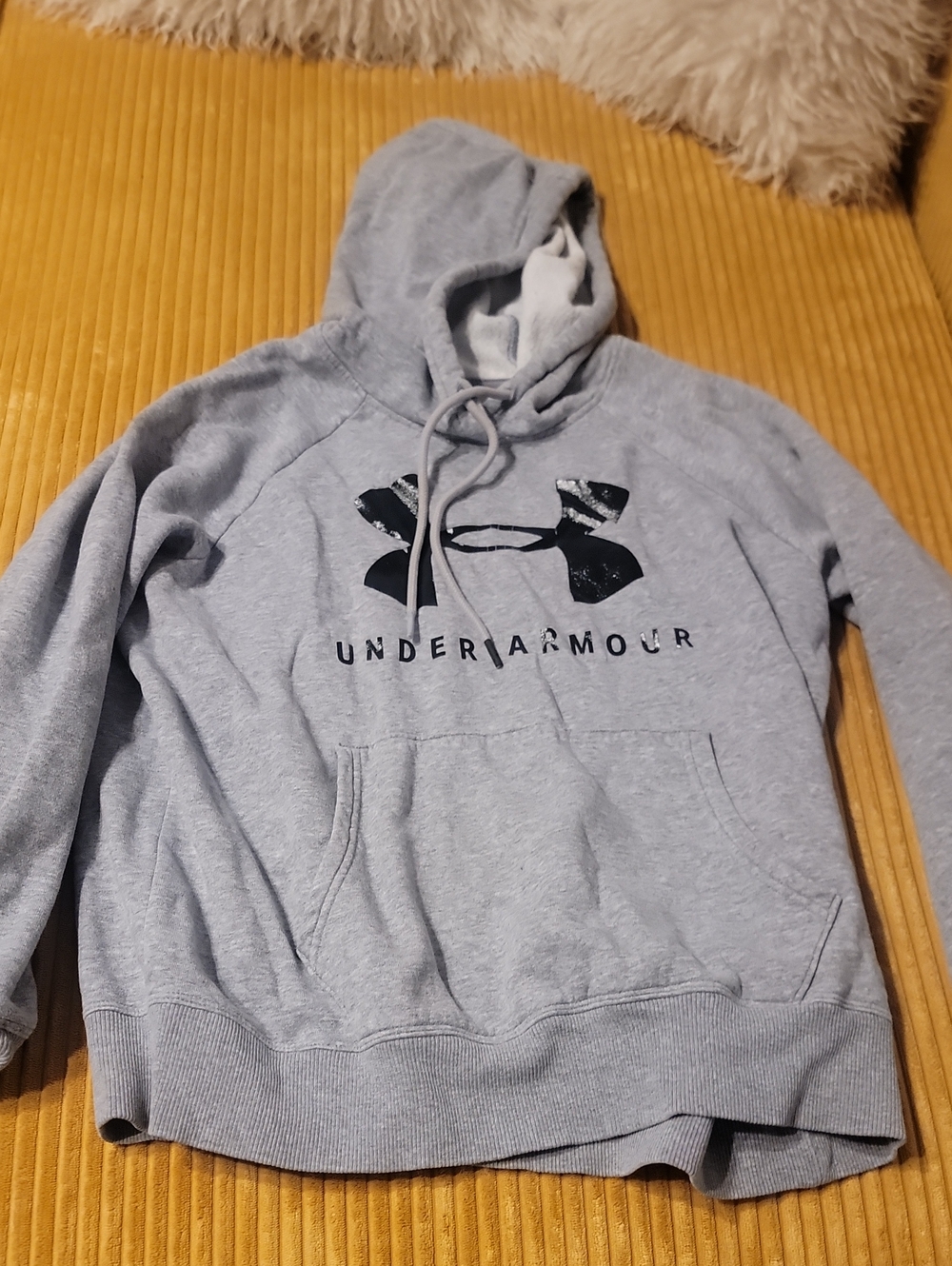 🍍3 For 15🍍Under Armour Light Gray Pullover Hoodie with Black Logo